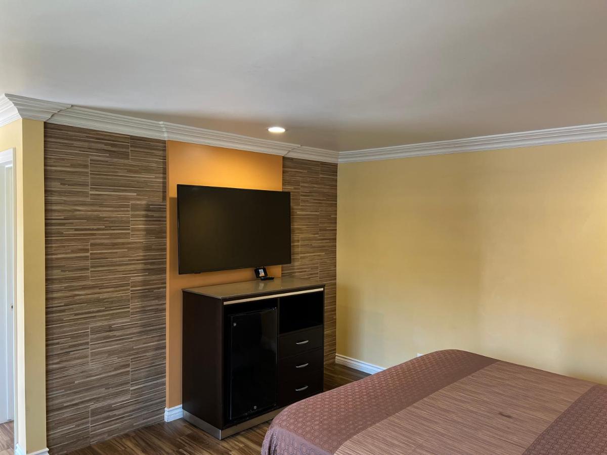 | Walnut Inn & Suites West Covina