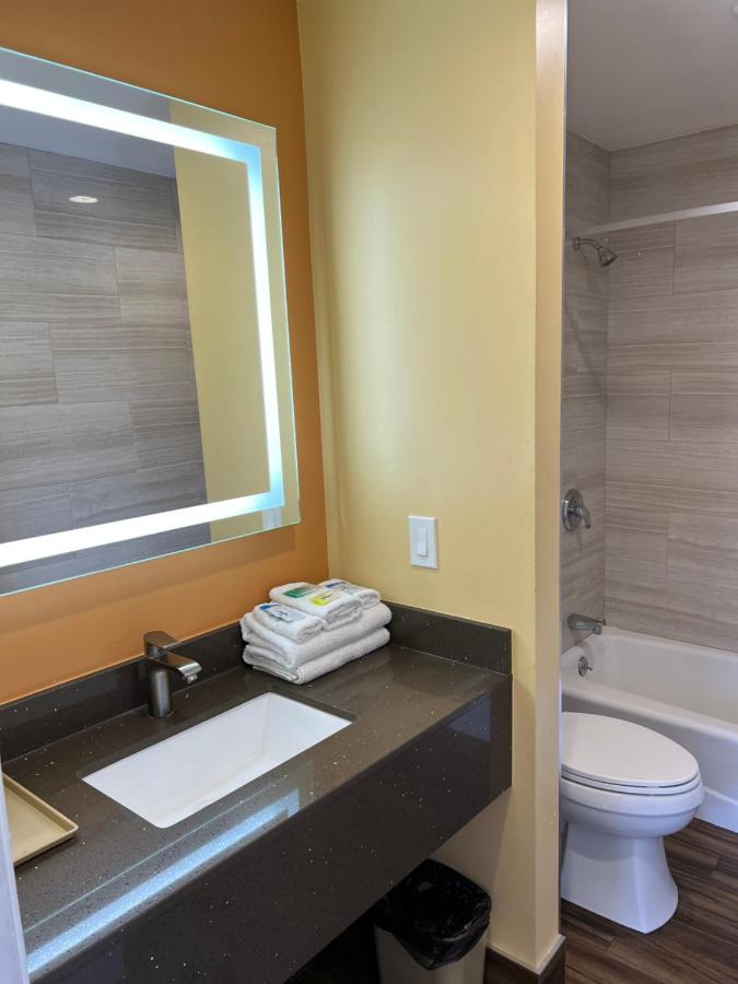 | Walnut Inn & Suites West Covina