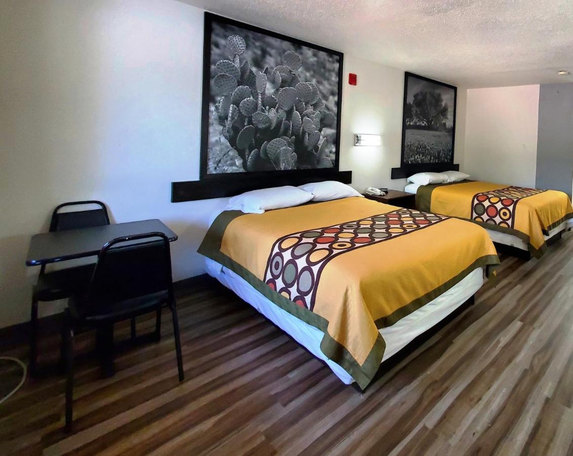 Deluxe Queen Room with Two Queen Beds at Highland Inn
