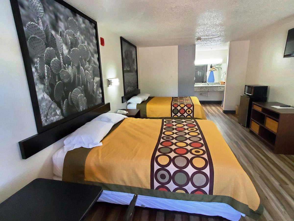Deluxe Queen Room with Two Queen Beds at Highland Inn