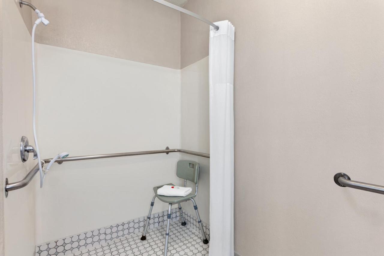 King Room - Disability Access/Non-Smoking at Days Inn by Wyndham Kansas City International Airport