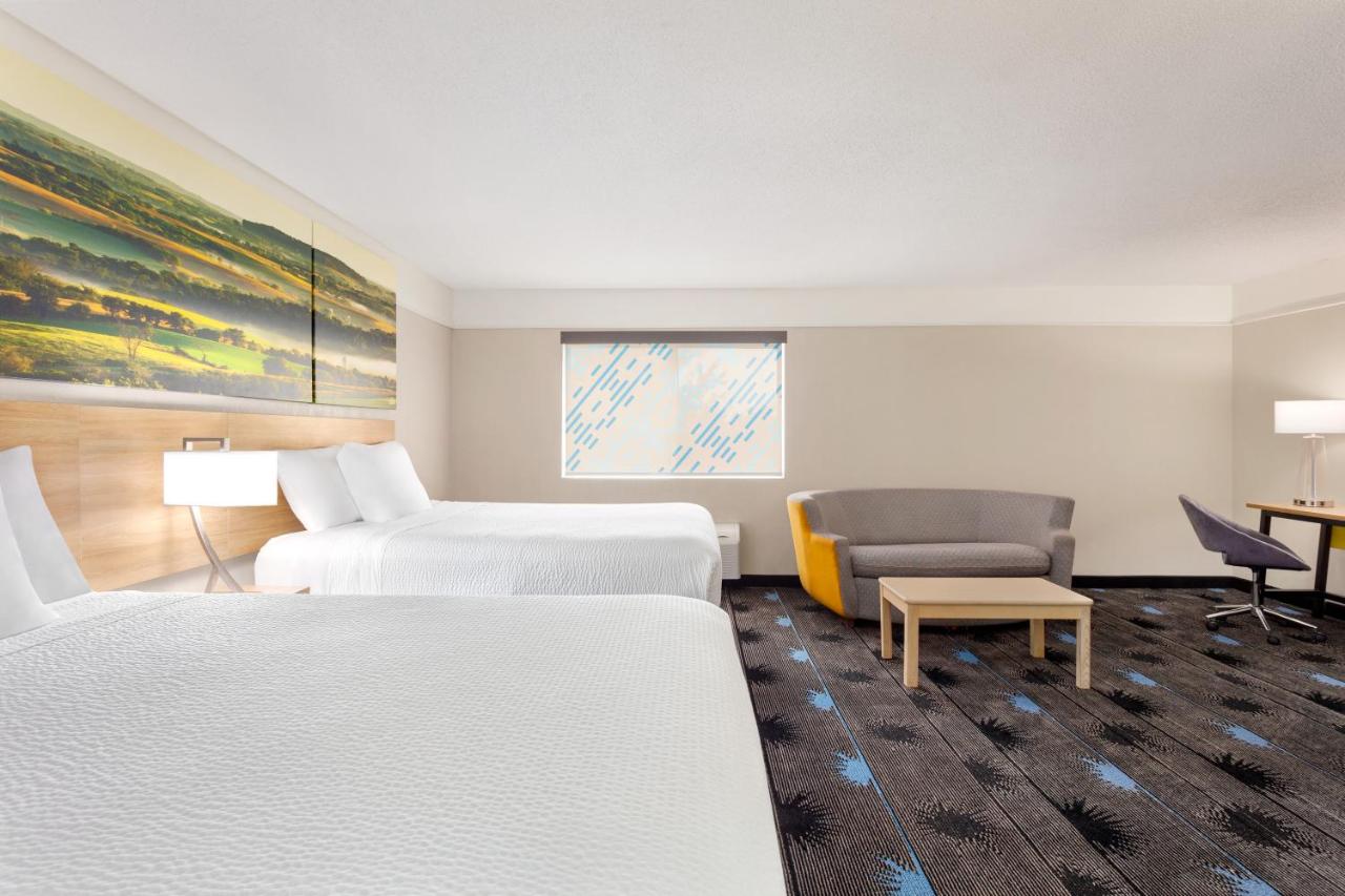 Suite with Two Queen Beds - Non-Smoking at Days Inn by Wyndham Kansas City International Airport
