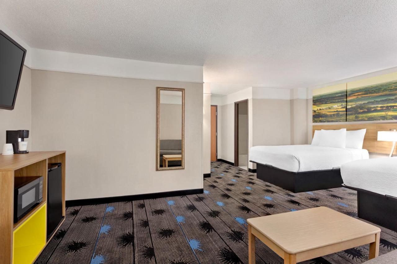Suite with Two Queen Beds - Non-Smoking at Days Inn by Wyndham Kansas City International Airport