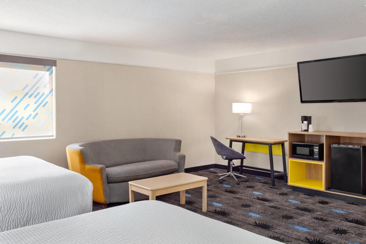 Suite with Two Queen Beds - Non-Smoking at Days Inn by Wyndham Kansas City International Airport