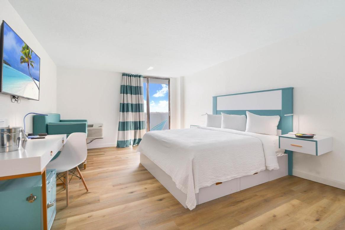 1 King Bed and 2 Queen Beds, Deluxe Room, Non-Smoking at Chateau Mar Golf Resort, Trademark Collection by Wyndham