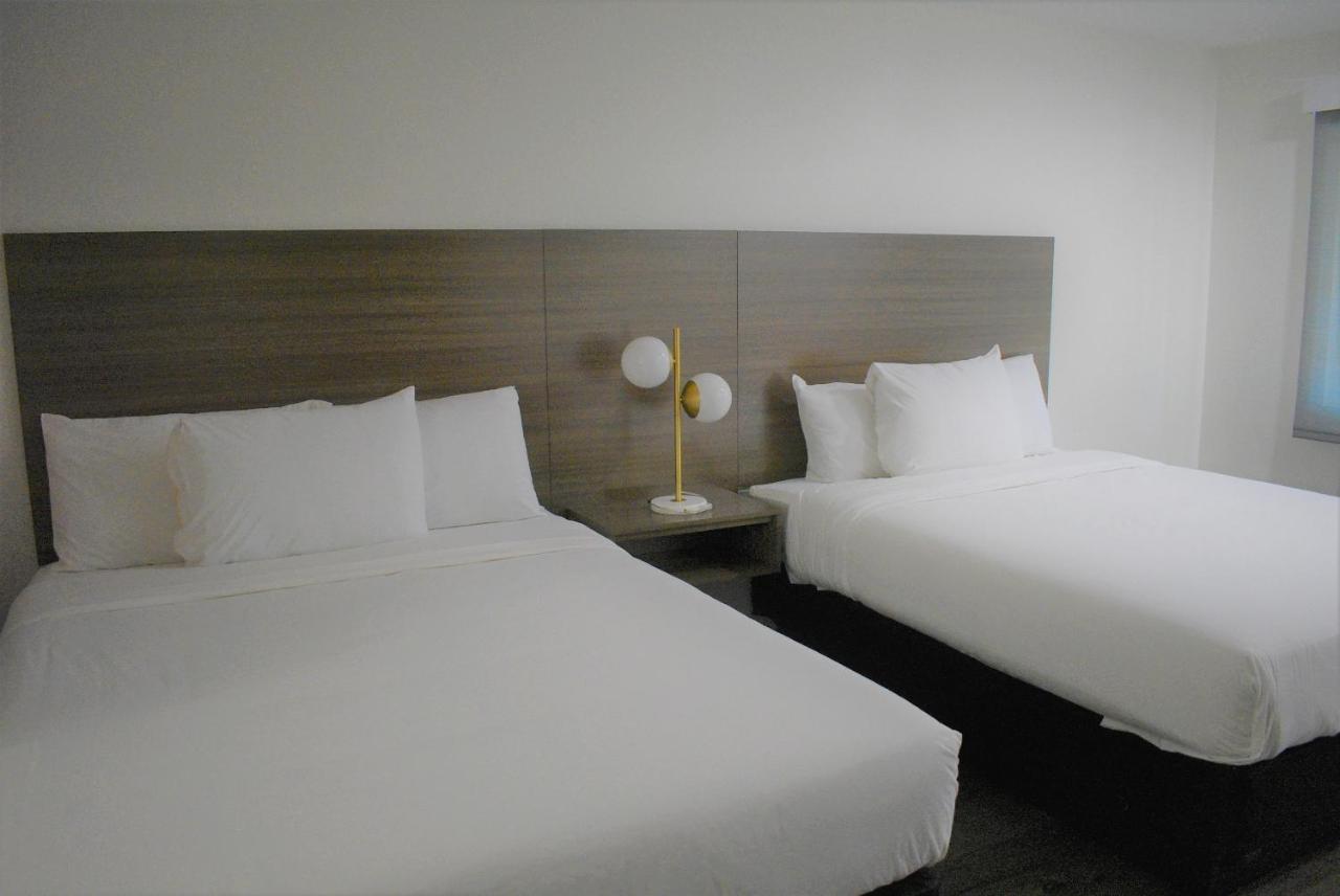 Queen Room with Two Queen Beds - Disability Access/Non-Smoking at Signature Anaheim Maingate