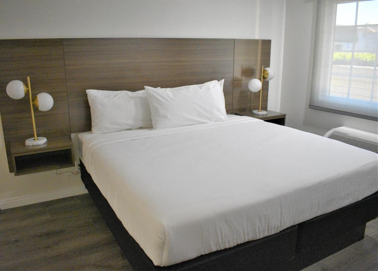 King Room - Disability Access/Non-Smoking at Signature Anaheim Maingate