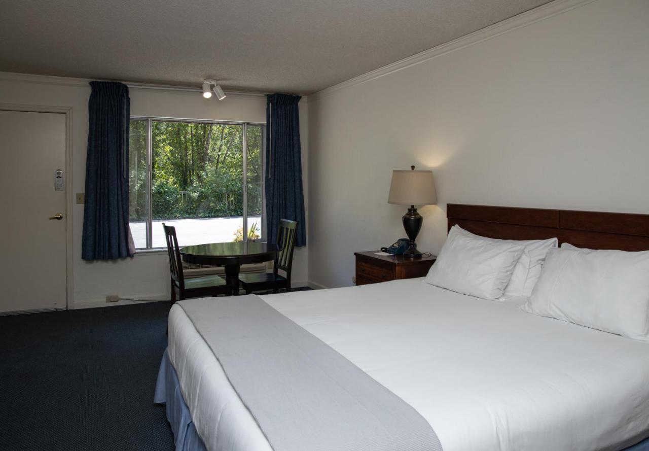 | The Occidental Lodge