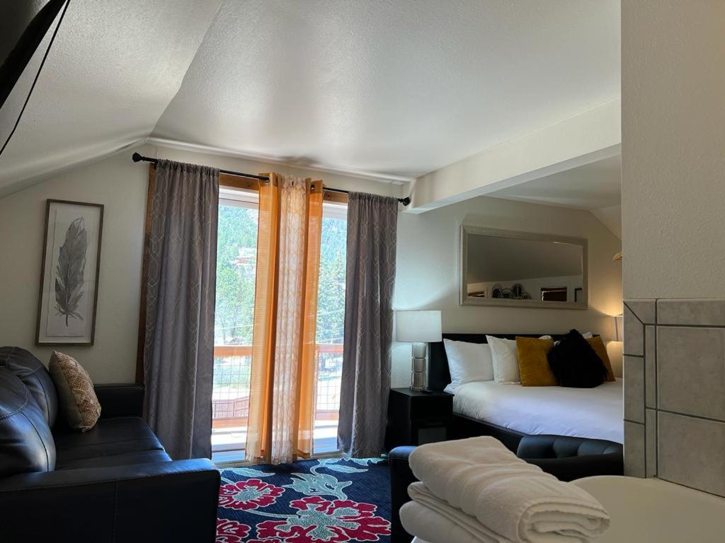 | Green Mountain Falls Lodge