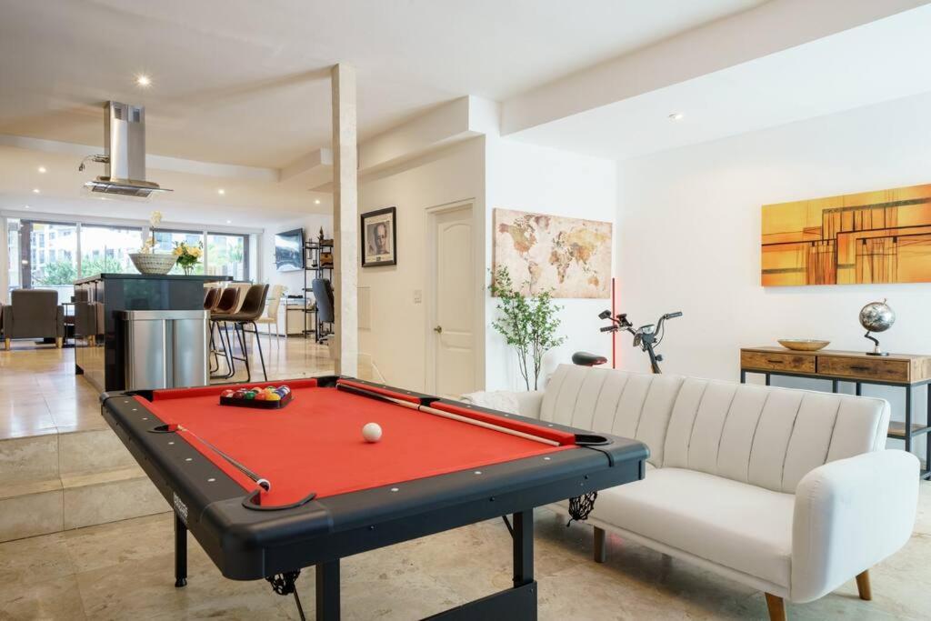 | Villa Riviera