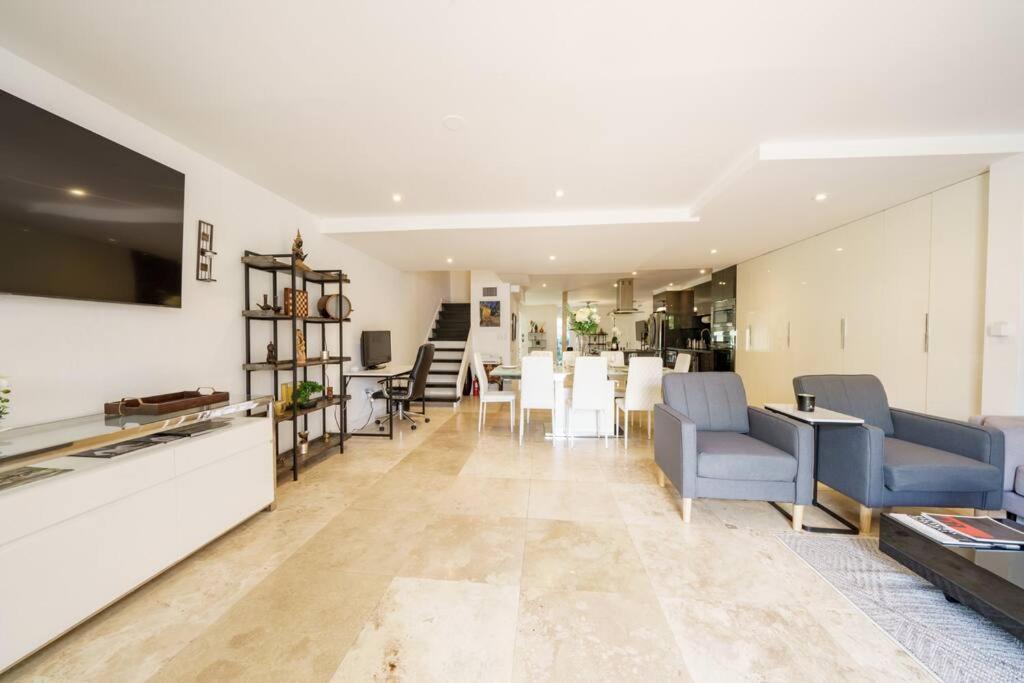 | Villa Riviera