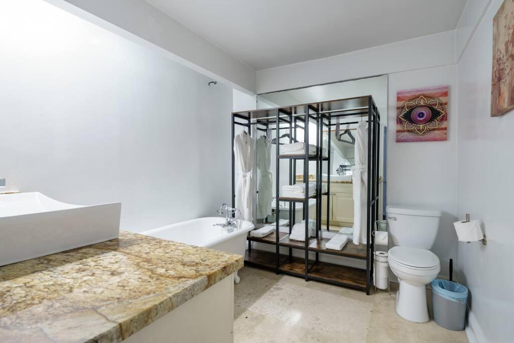 | Villa Riviera