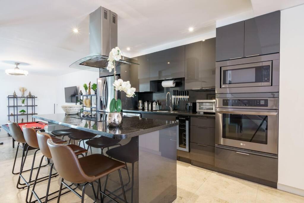 | Villa Riviera