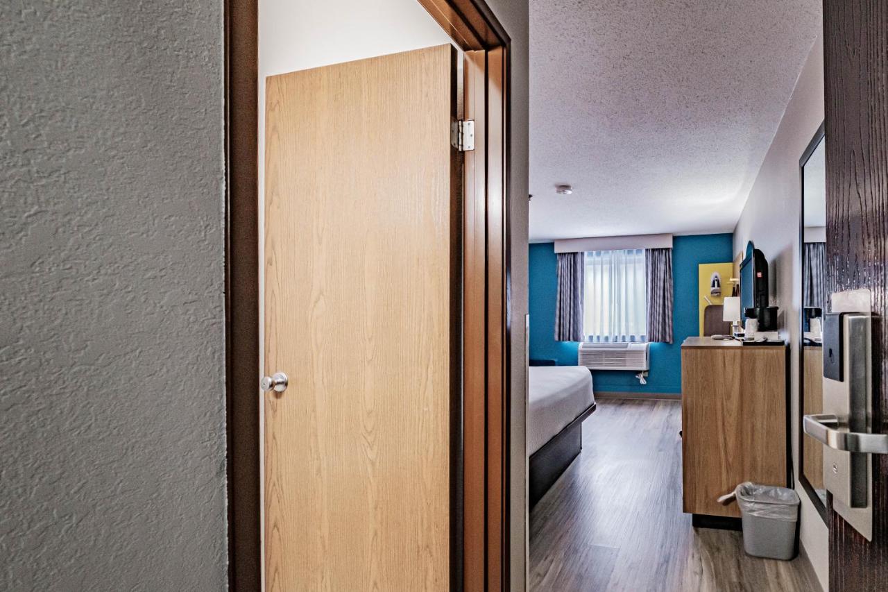 | Days Inn by Wyndham Brunswick Bath Area