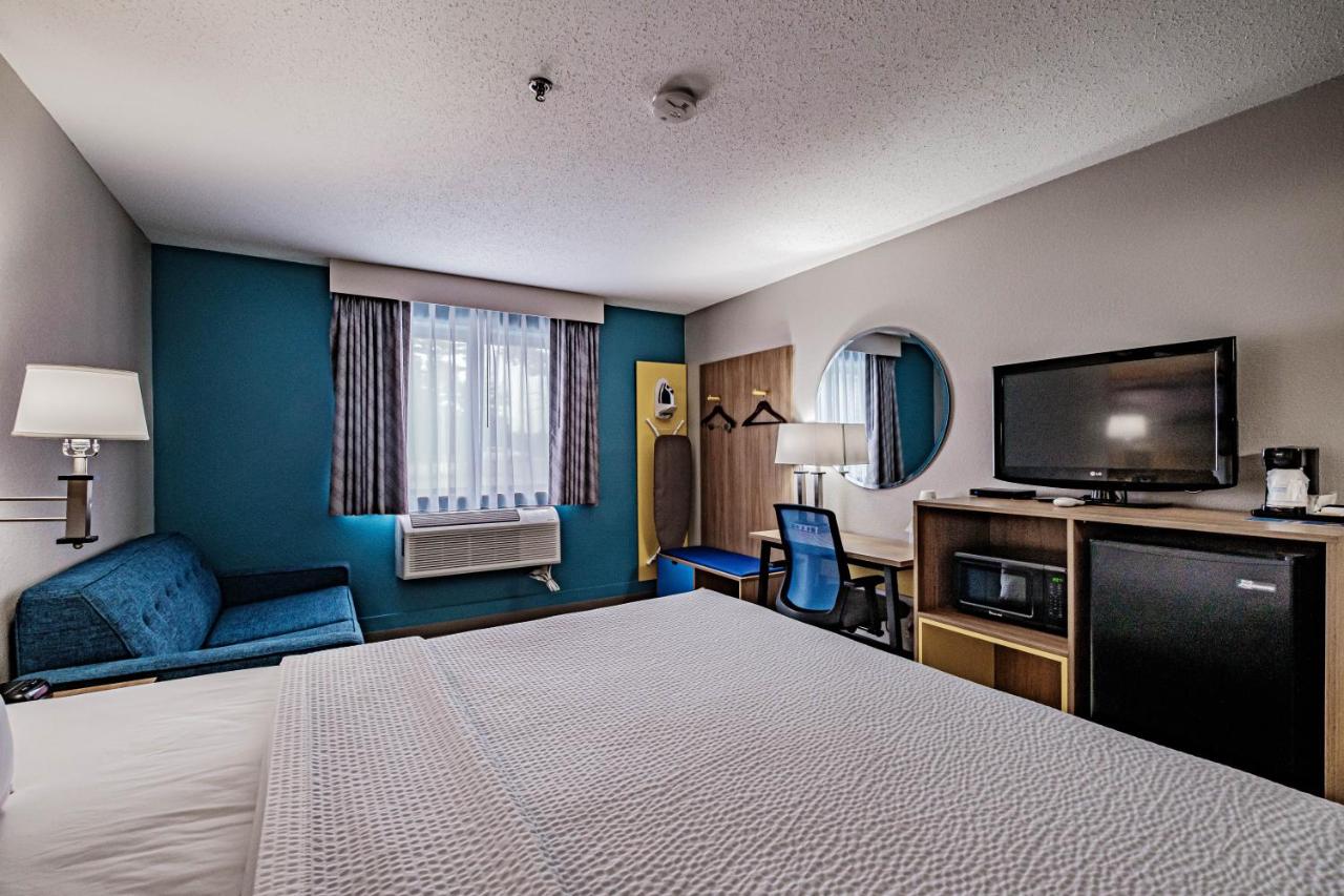 | Days Inn by Wyndham Brunswick Bath Area