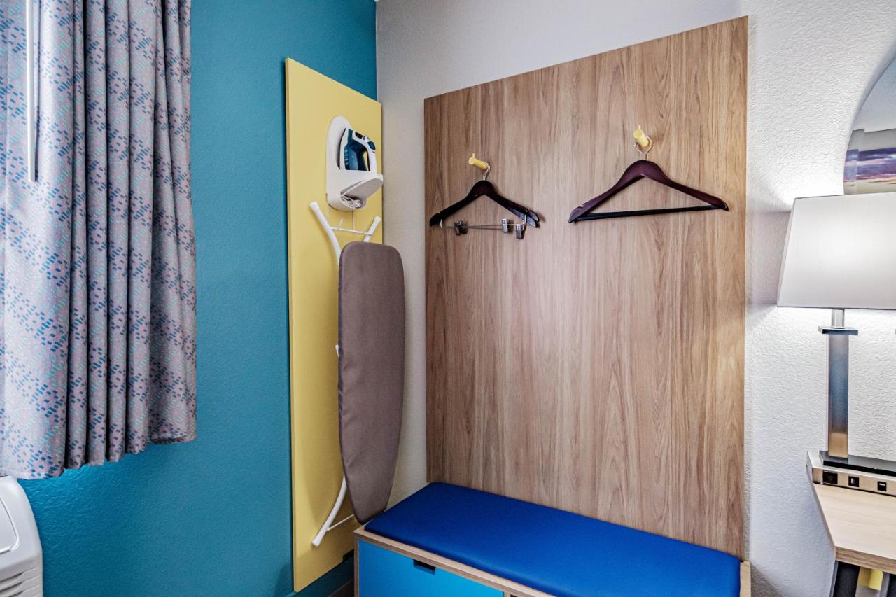 | Days Inn by Wyndham Brunswick Bath Area