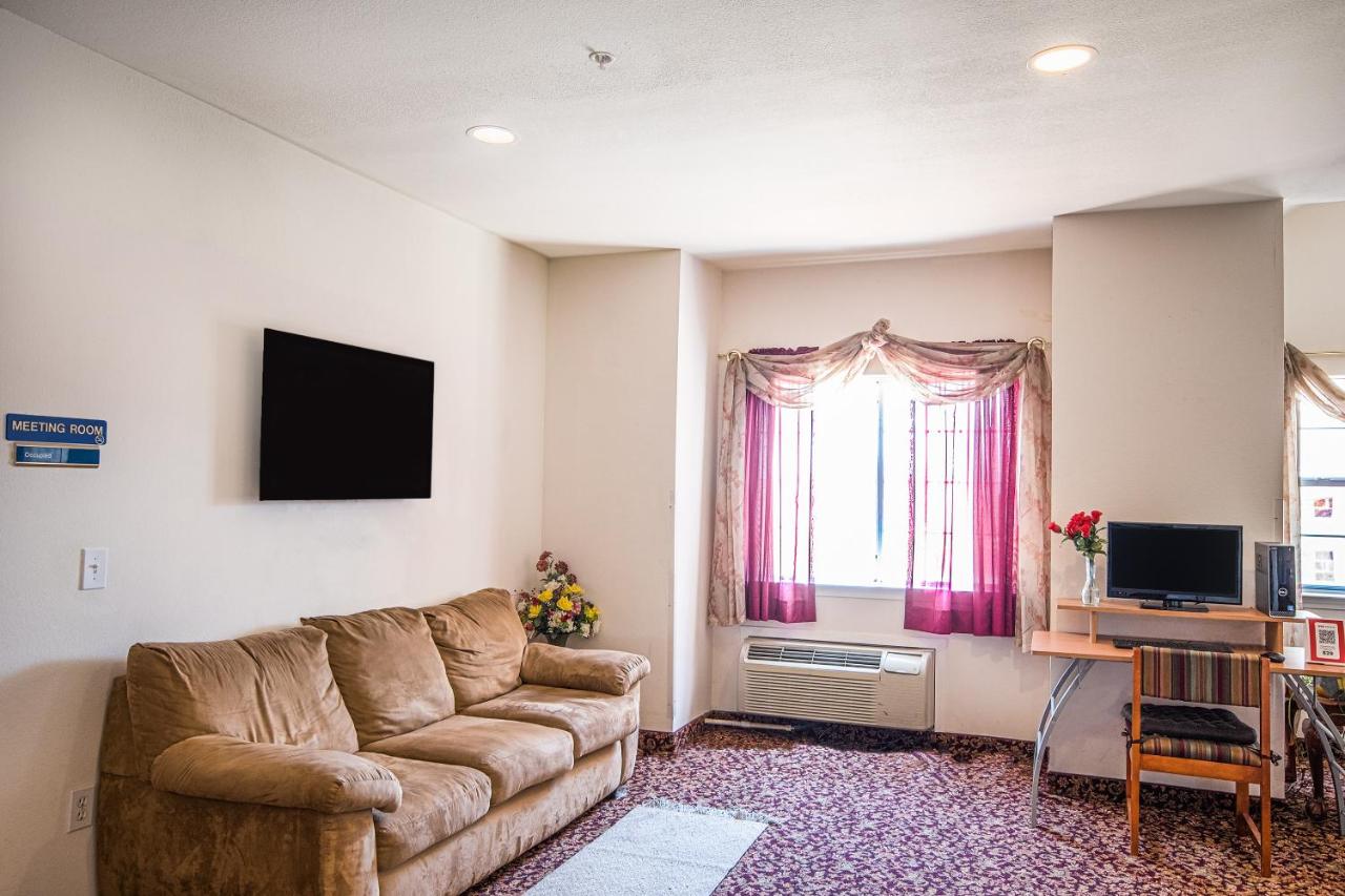  | OYO Hotel Mesquite TX, Hwy 80