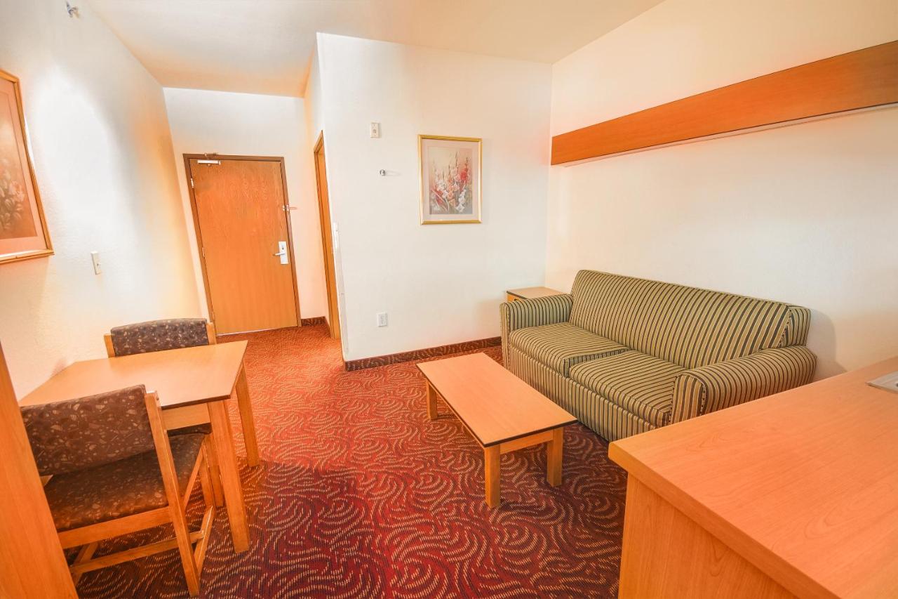  | OYO Hotel Mesquite TX, Hwy 80