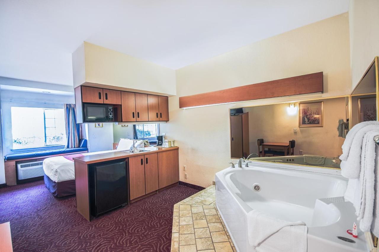  | OYO Hotel Mesquite TX, Hwy 80