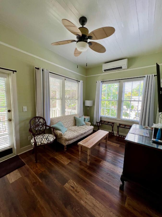 | The Porch on Frances Inn - Adults Exclusive