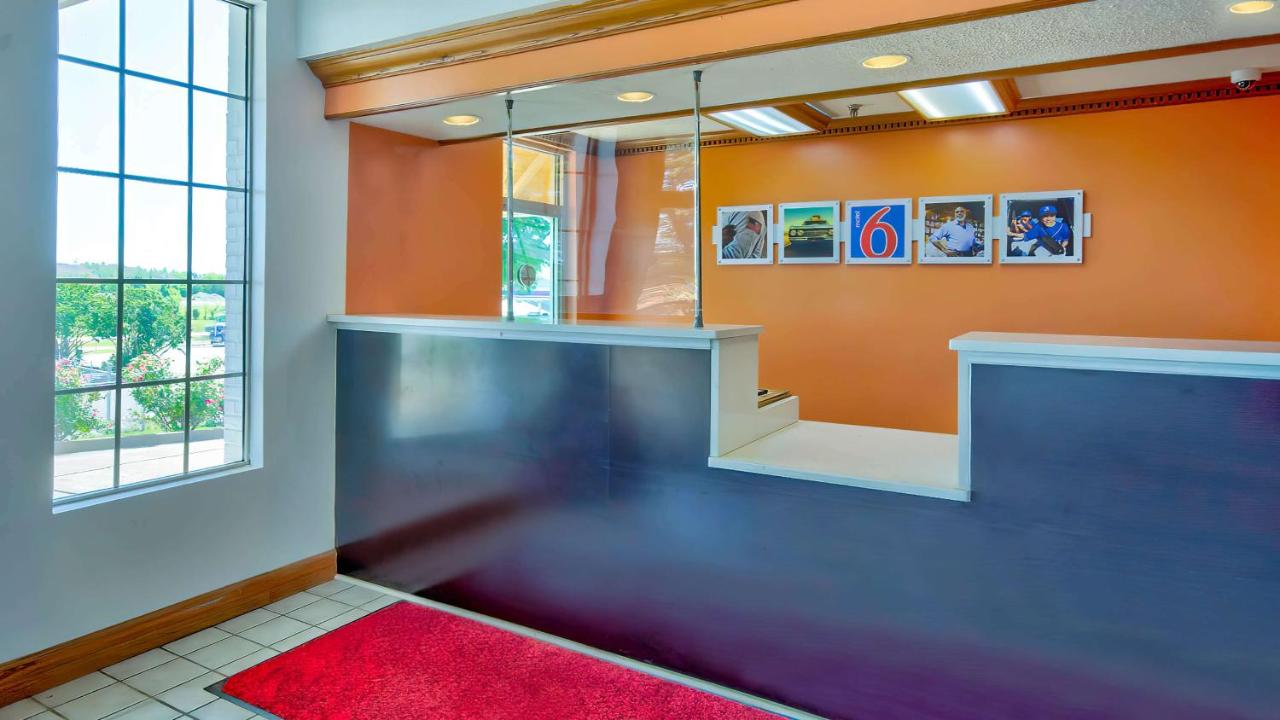 | Motel 6-Grand Rivers, KY