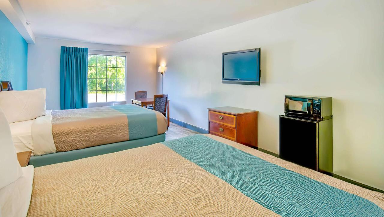 | Motel 6-Grand Rivers, KY