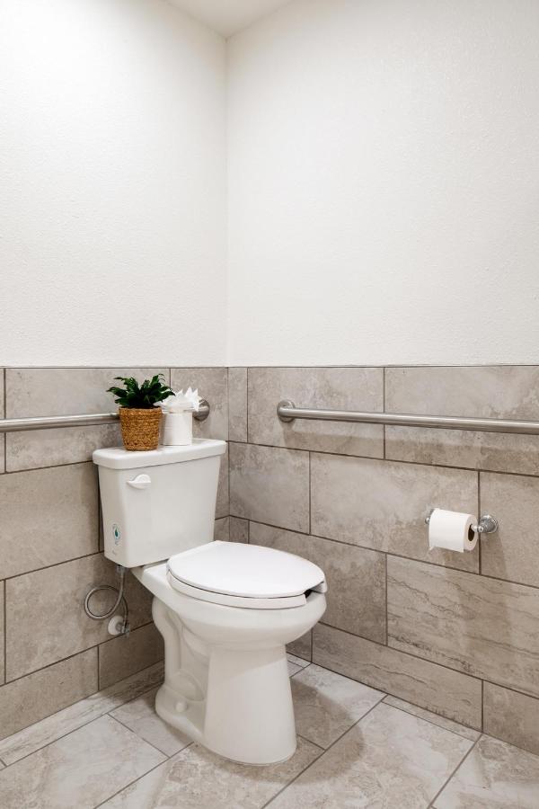 Queen Room with Two Queen Beds - Disability Access at Ayres Suites Diamond Bar