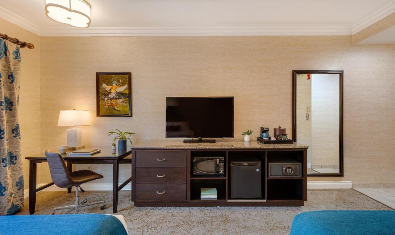 Queen Room with Two Queen Beds - Disability Access at Ayres Suites Diamond Bar