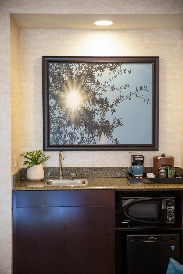 Queen Studio Suite at Ayres Suites Diamond Bar