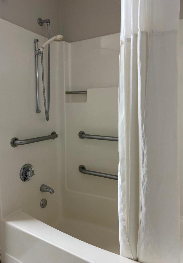 | Days Inn by Wyndham Brunswick Bath Area