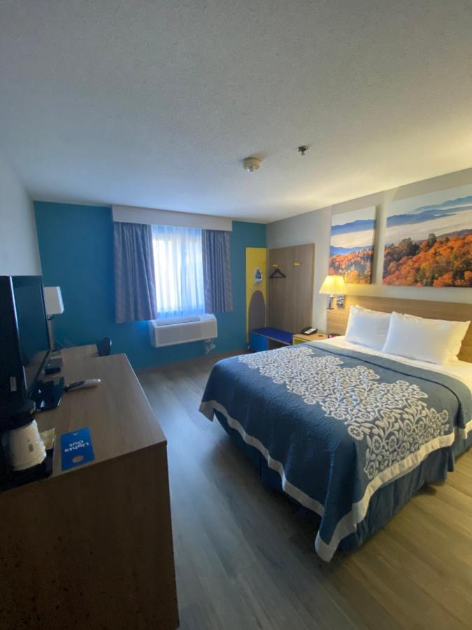 | Days Inn by Wyndham Brunswick Bath Area