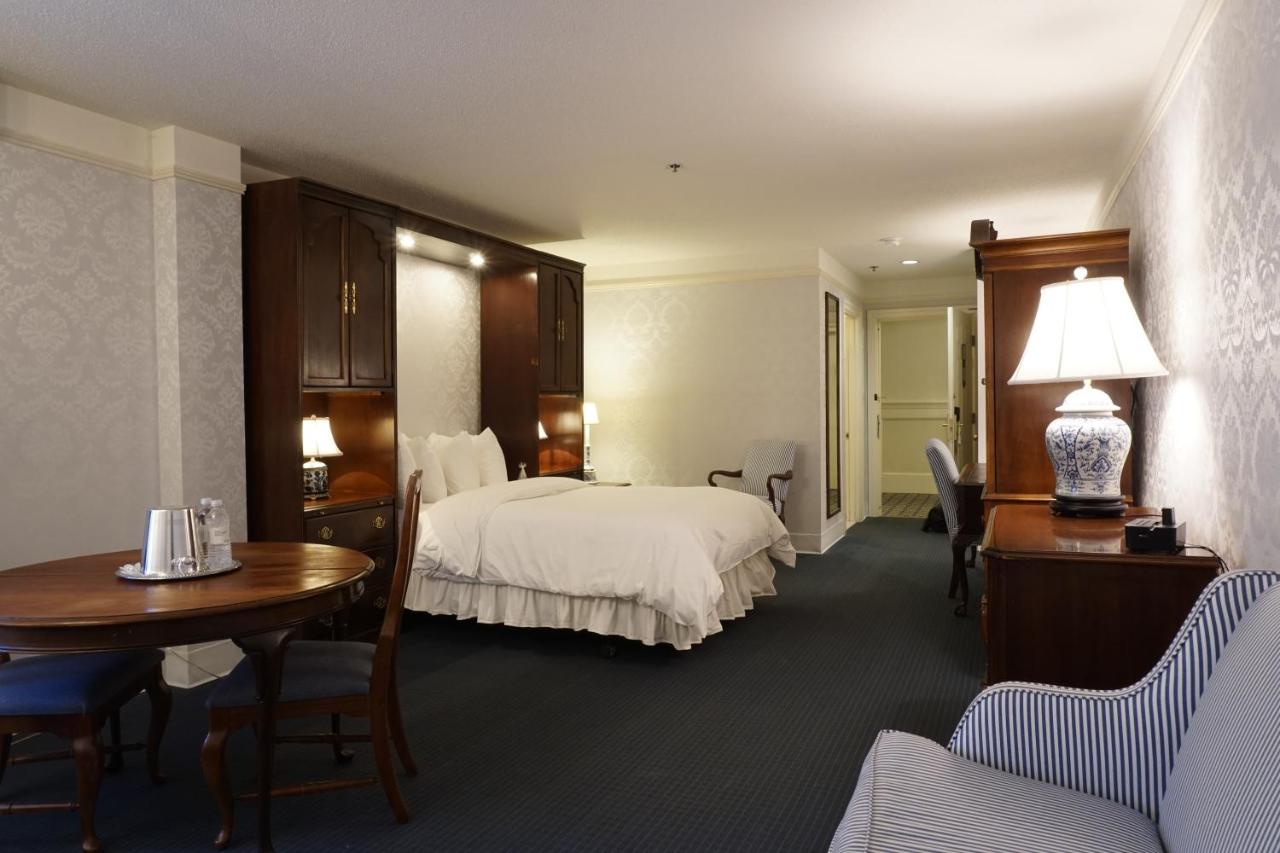 | Simsbury Inn