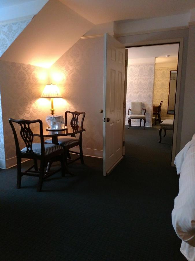 | Simsbury Inn