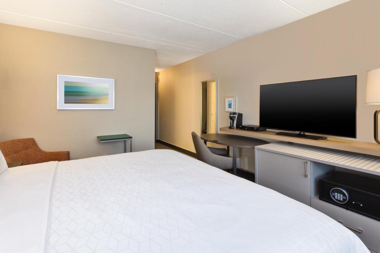 King Room - Non-Smoking at Holiday Inn Westbury - Long Island by IHG