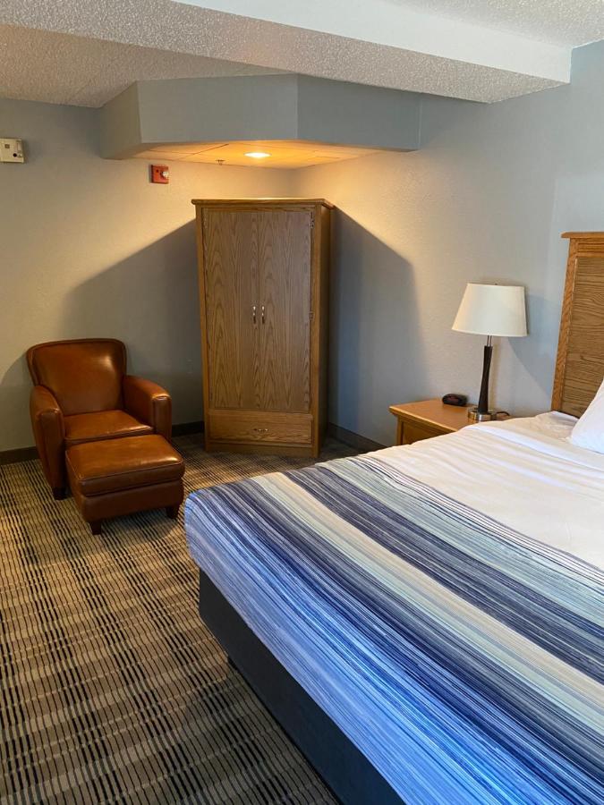 1 King Bed, Bunk Beds, Suite, Non-Smoking at AmericInn by Wyndham Aberdeen - Event Center