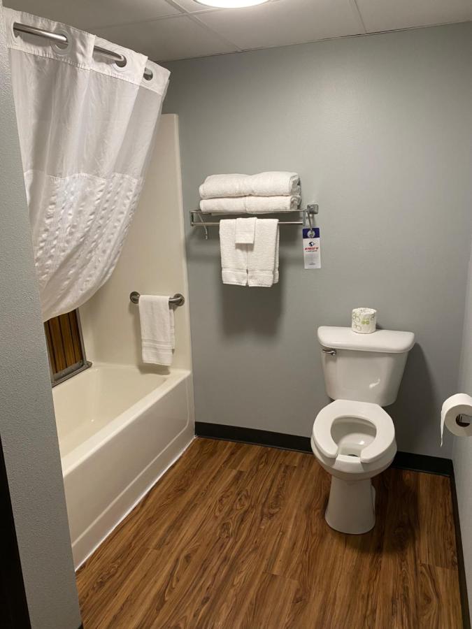 1 King Bed, Bunk Beds, Suite, Non-Smoking at AmericInn by Wyndham Aberdeen - Event Center