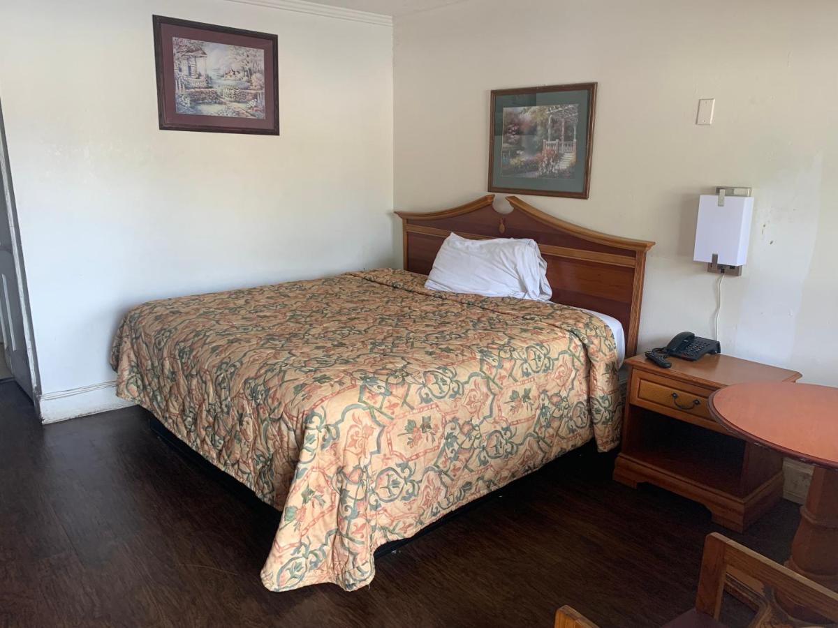 | Economy Inn