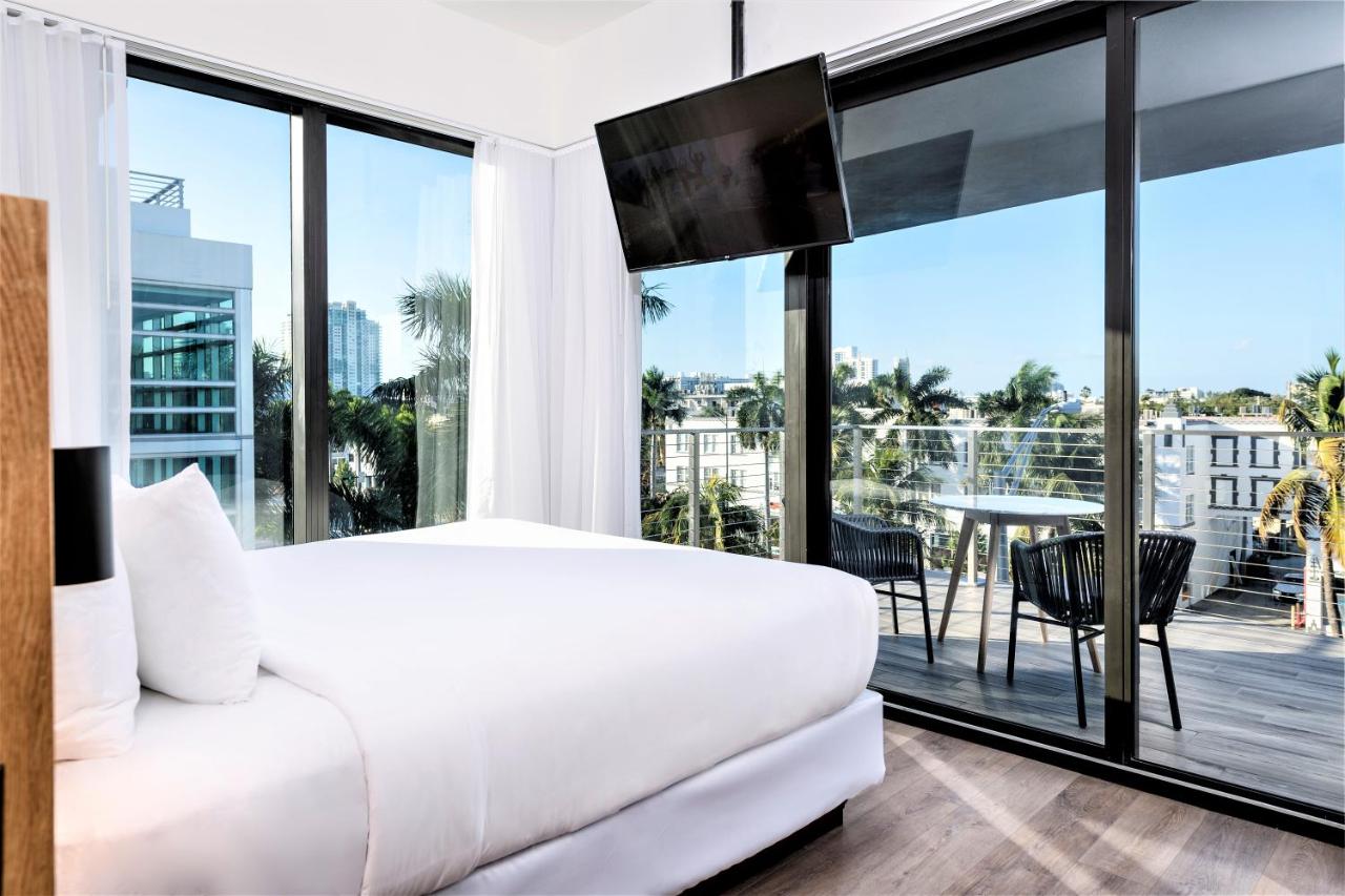 Deluxe Double Room with Balcony at The March Hotel
