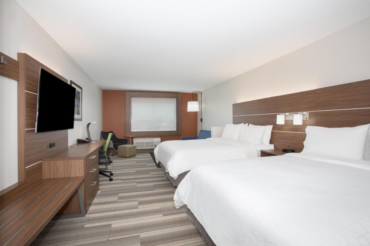 Deluxe Suite - Mobility Accessible - Non-Smoking at Holiday Inn Express & Suites Sioux City North-Event Center by IHG