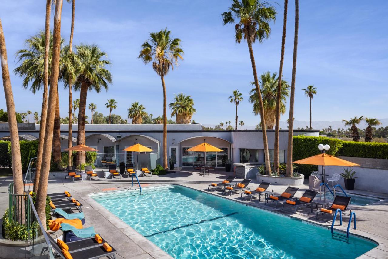 Deluxe Queen Room with Two Queen Beds at The Palm Springs Hotel