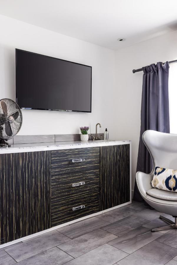 One-Bedroom Suite at The Palm Springs Hotel