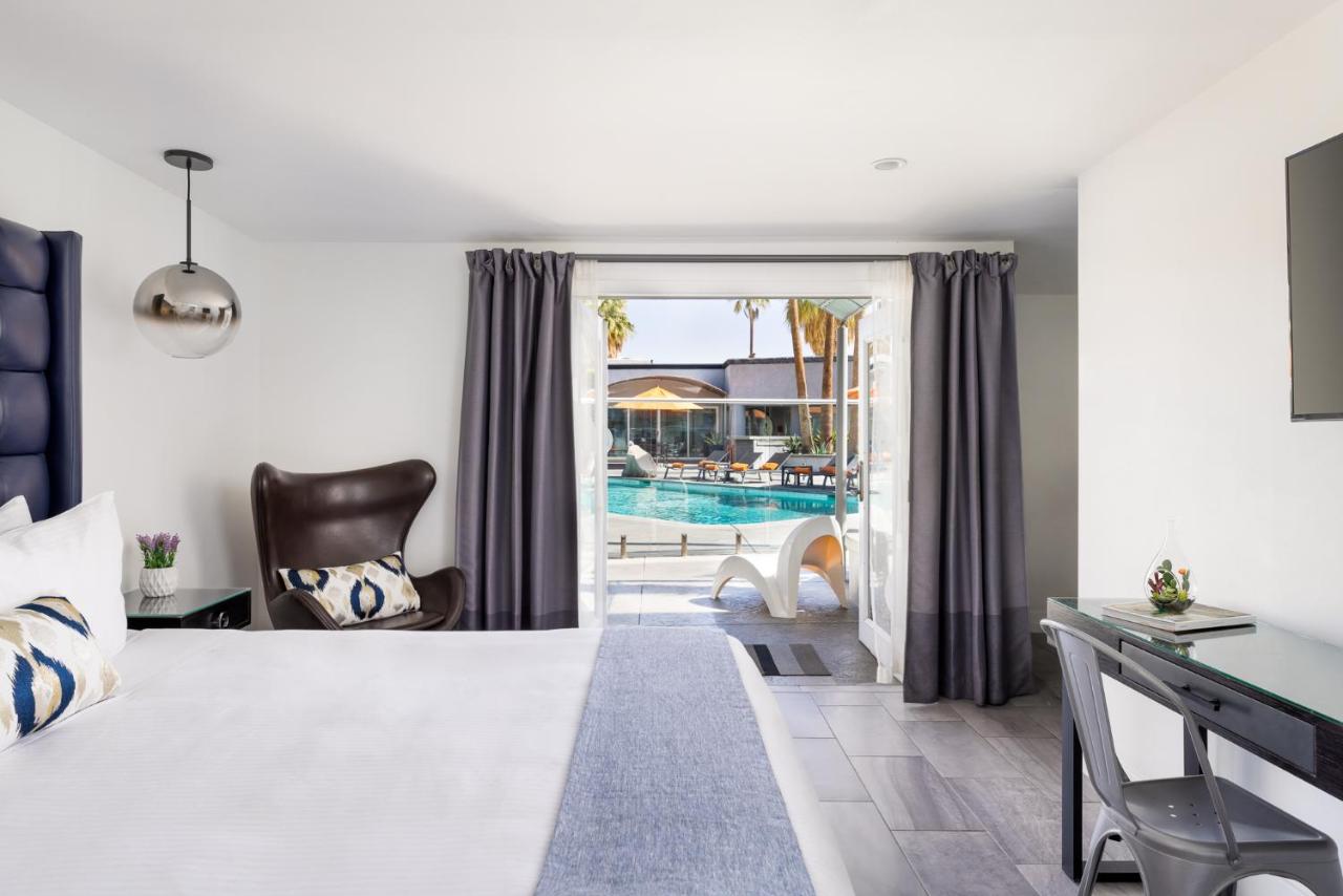 Deluxe King Room at The Palm Springs Hotel