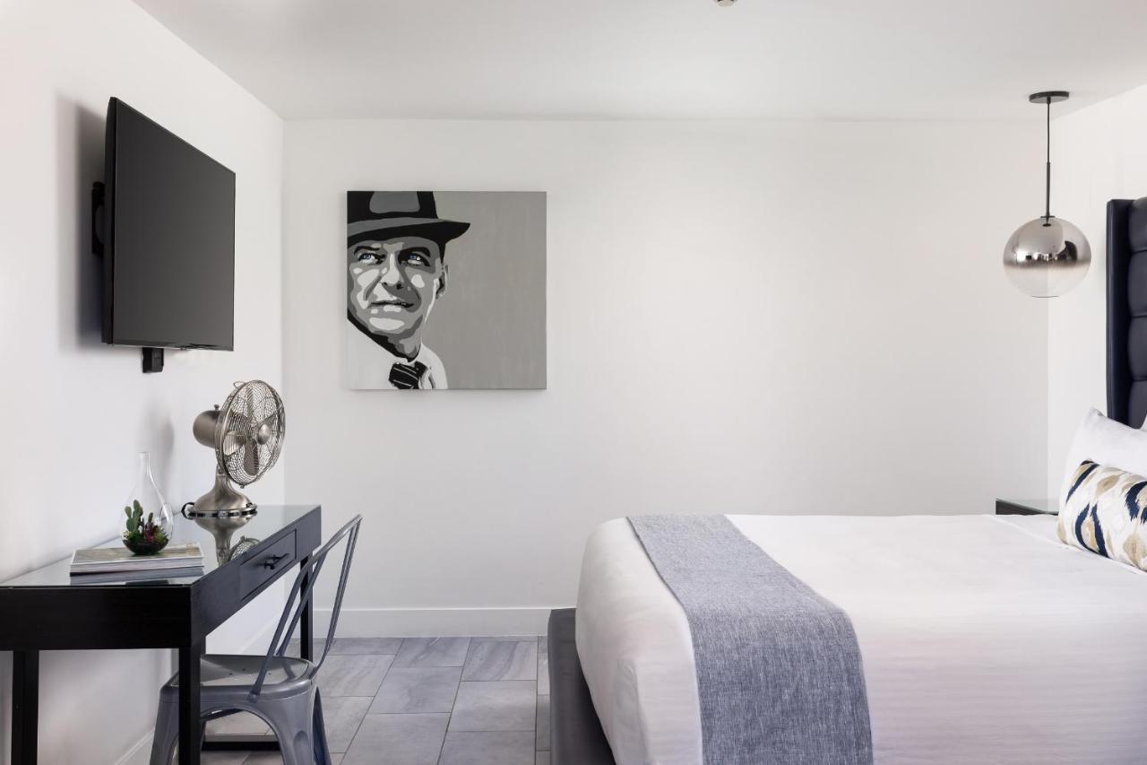 Deluxe King Room at The Palm Springs Hotel