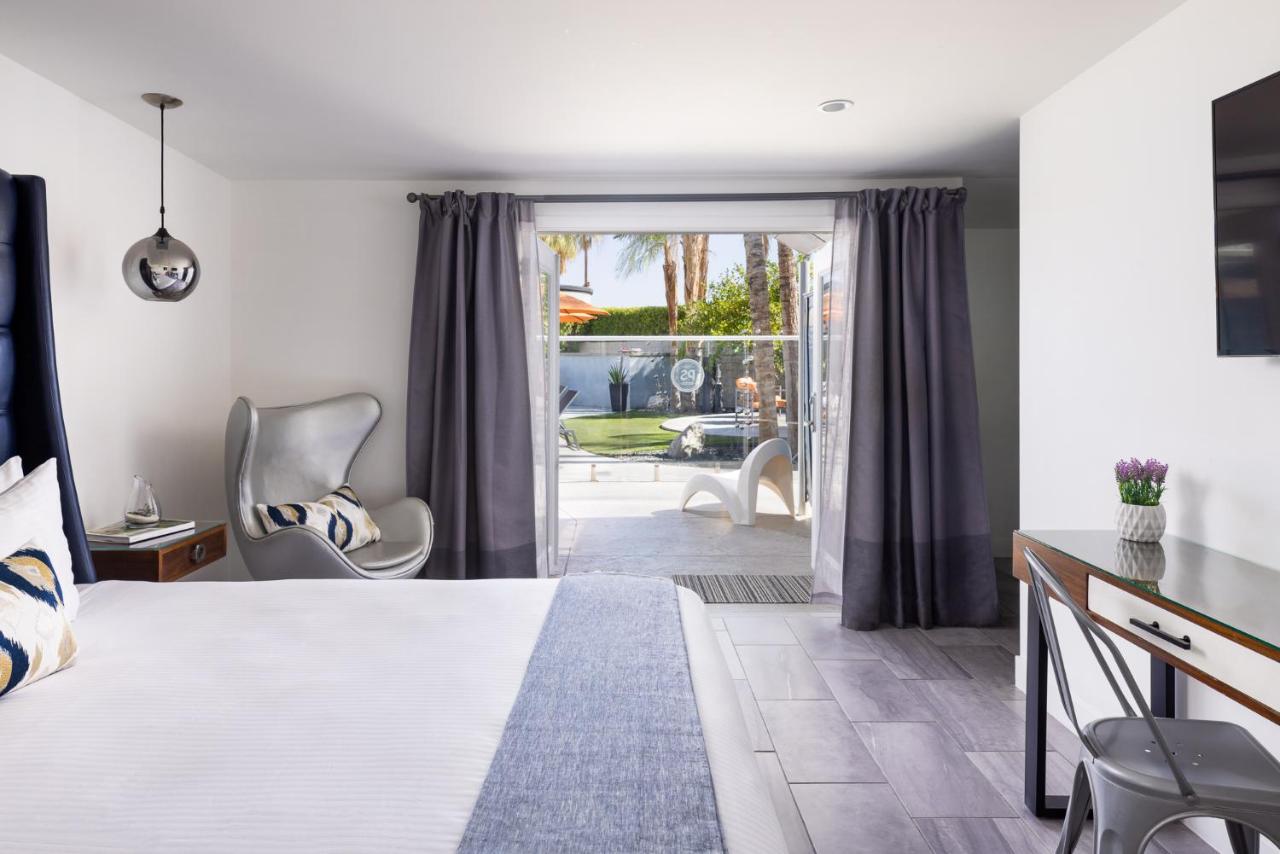 Deluxe King Room at The Palm Springs Hotel