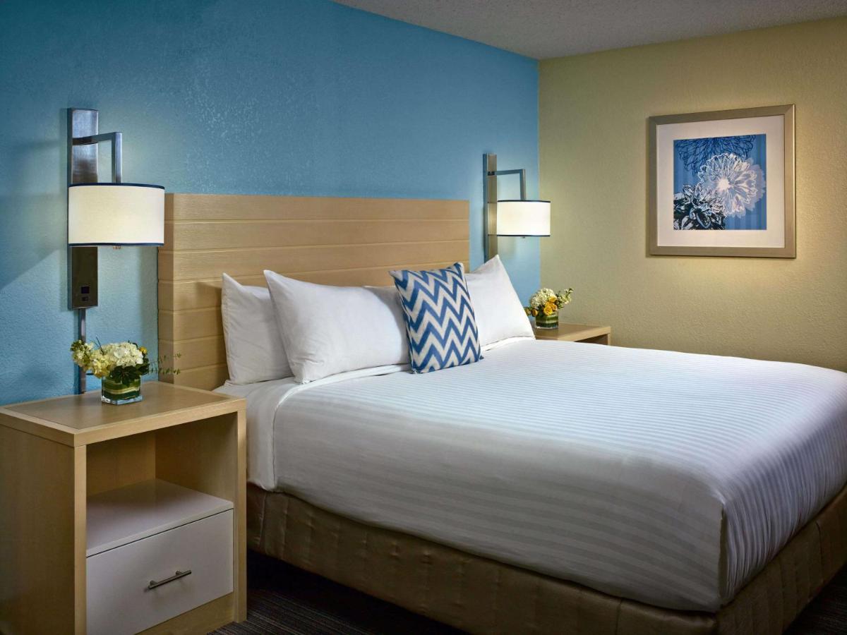 | Sonesta ES Suites Cincinnati - Sharonville East