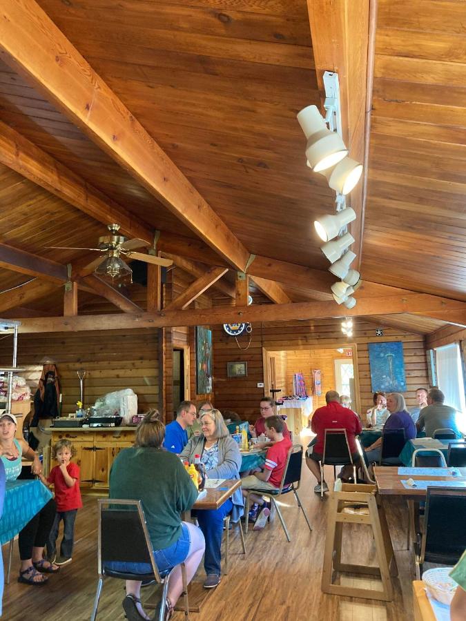| Glacier Haven Inn