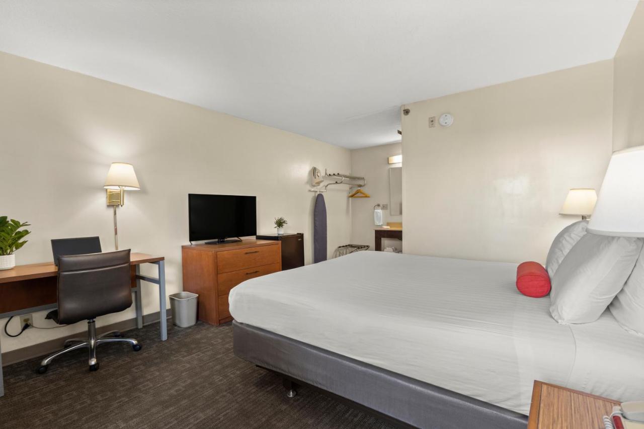 King Room at Good Nite Inn Buena Park