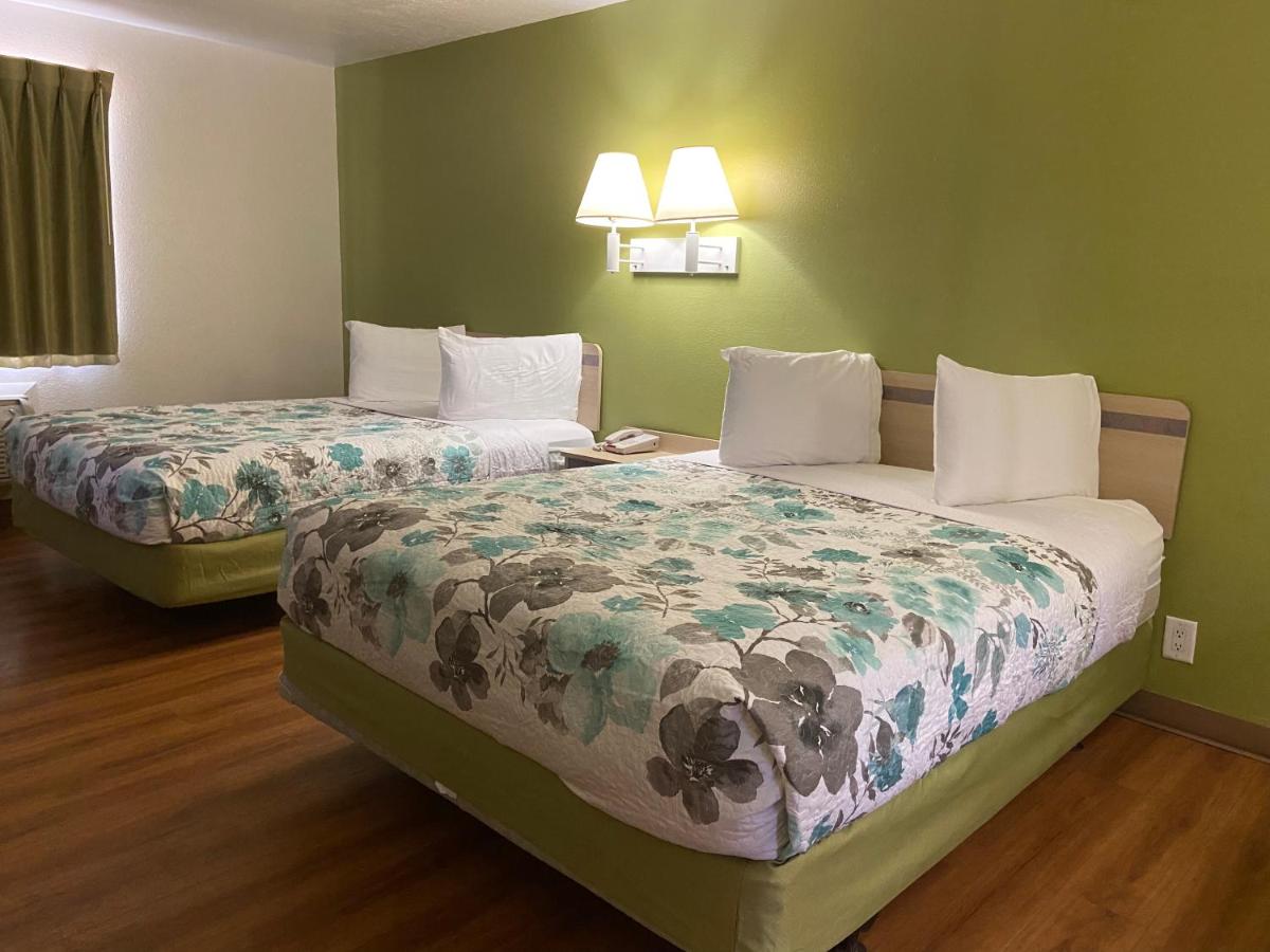  | EVANSTON INN at exit 6