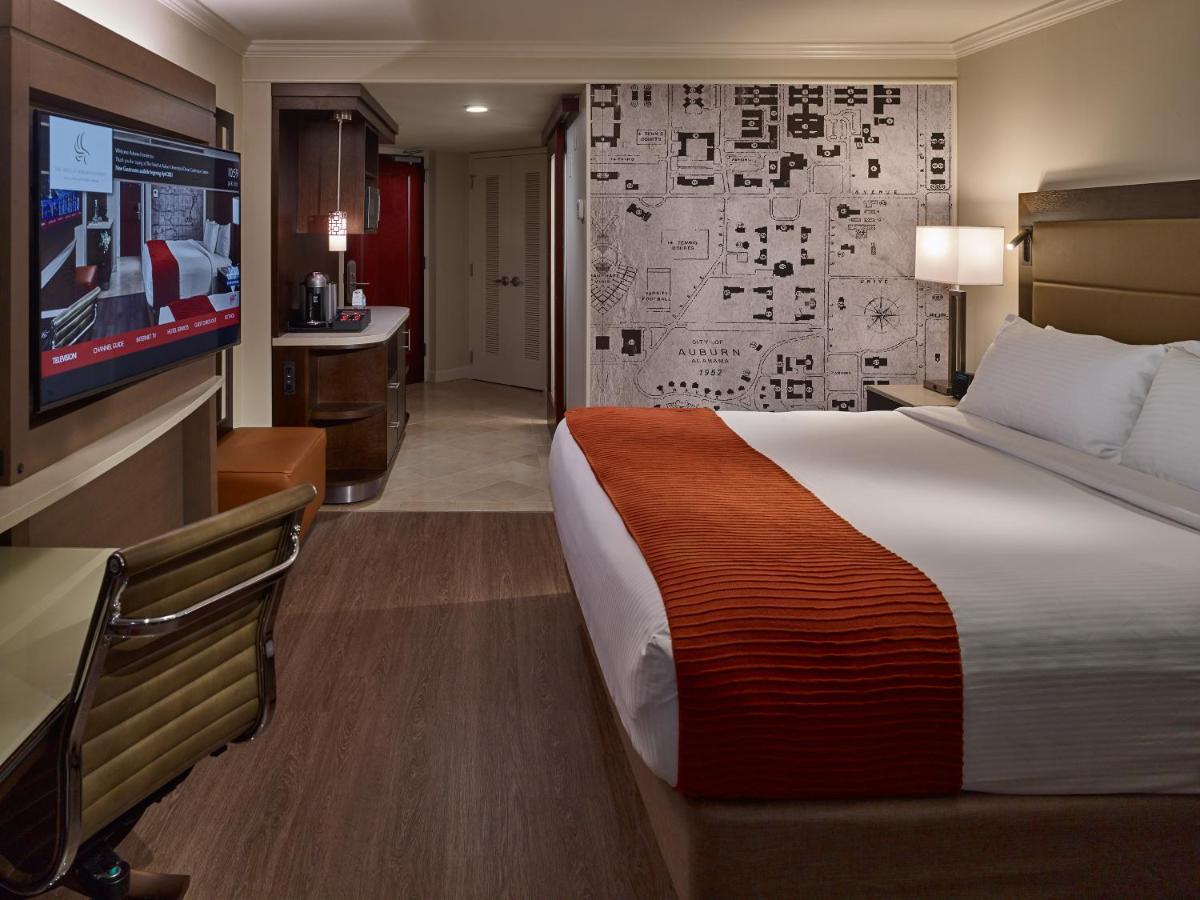 Executive King Room at The Hotel At Auburn University