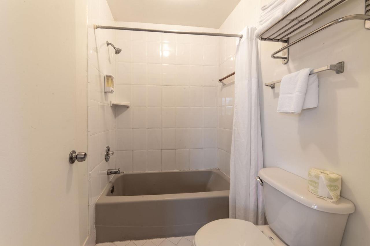 | Captain's Table Hotel by Everglades Adventures